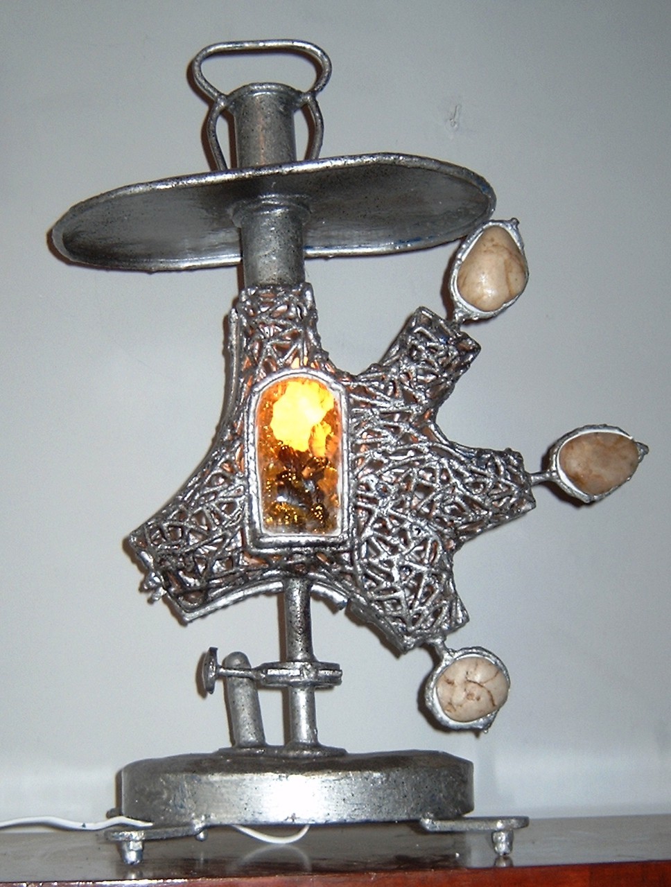 Rzeźba -lampa