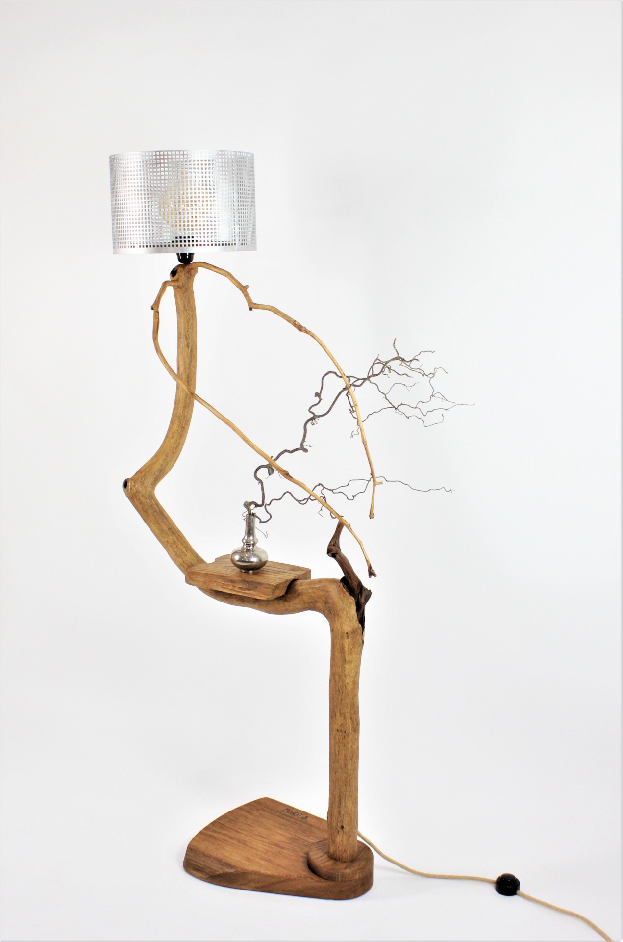Lampa z naturalnej gałęzi dębowej 